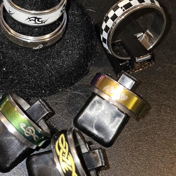 Rings V - Picture 7 of 9